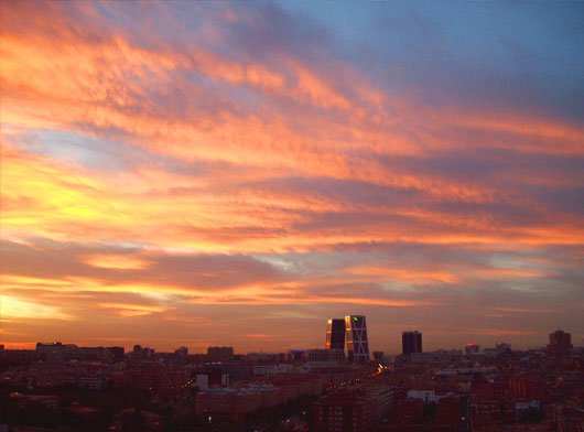 Amanecer en Madrid | Foto de Zaqarbal (Flickr)
